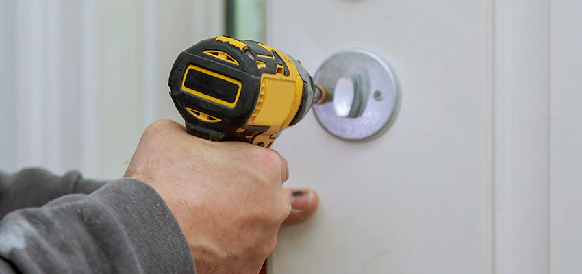 Street Locksmith For Smart Lock Repair in Lansing, IL