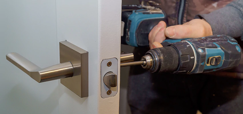 Broken Door Handle Lock Repair in Lansing, Illinois